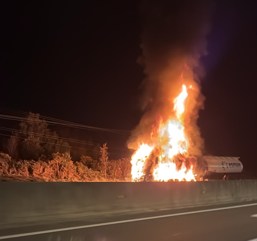 Gigantesco incendio de camión con combustible mantuvo cortada la ruta a Pargua