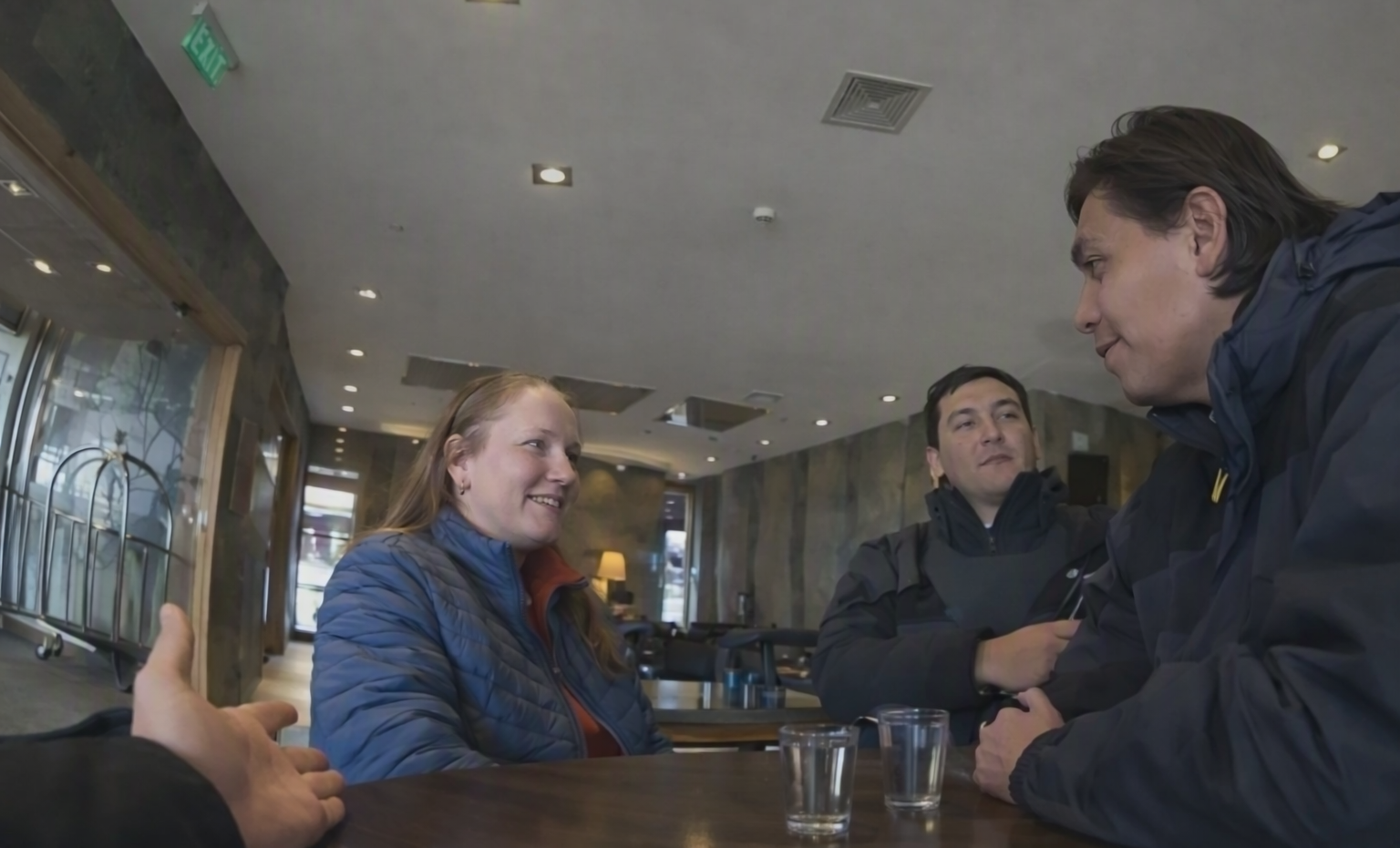 Vecina de Puerto Varas encontró bolso con 10 millones de pesos y dio ejemplo de honestidad al devolverlo a su dueño